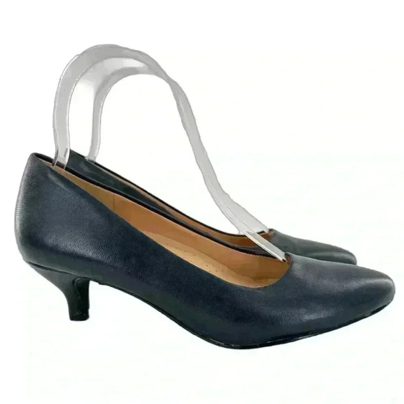 Trotters womens Kiera heels size 6 N navy blue leather pointy toe career pumps - Picture 1 of 12